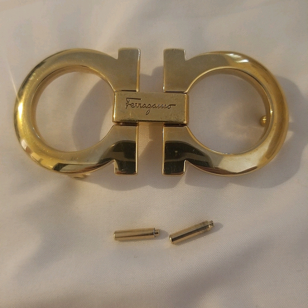 Authentic Salvatore Ferragamo Gold Belt Buckle.